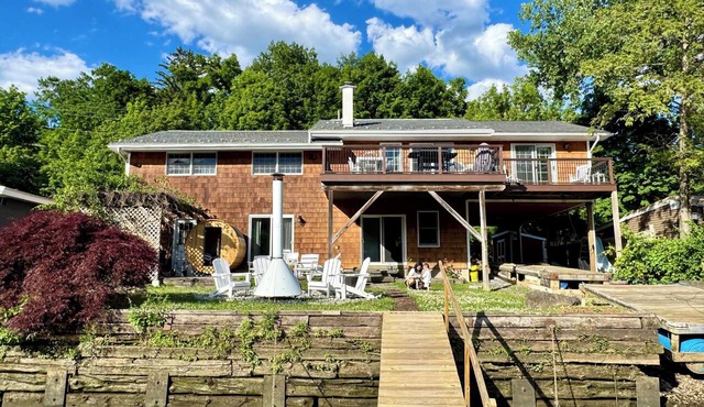 Where Esopus Creek Meets the Hudson | Sauna Hot Tub Private Dock
