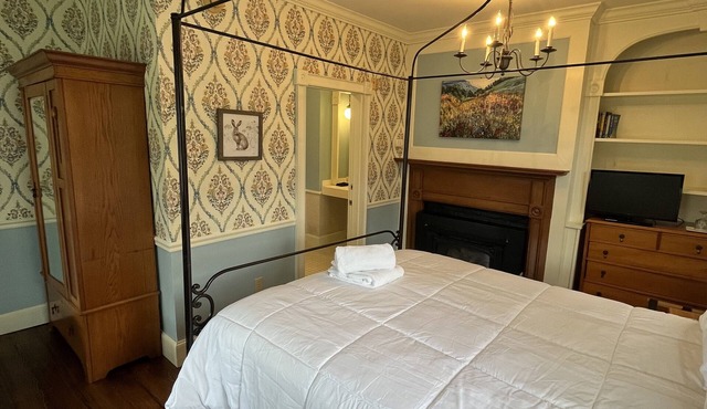 Whimsical Room & Private Bathroom in Historic Inn