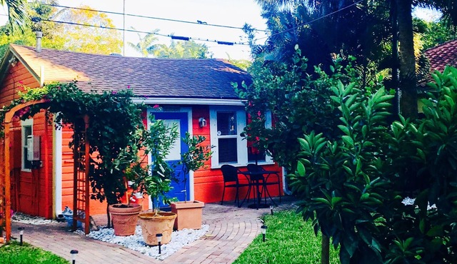 Whimsical Saffron & Rose Cottage Downtown. Walk to Restaurants, Beach& Galleries