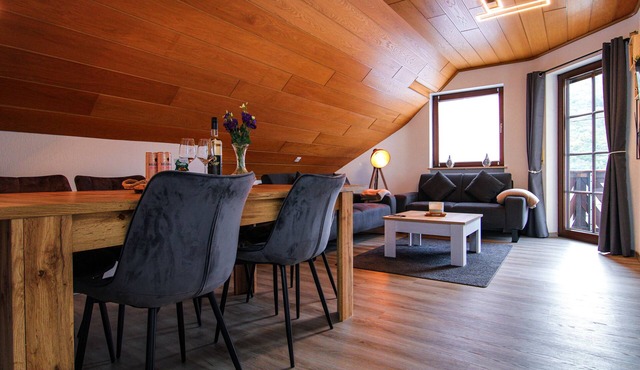 Whirlpool, sauna, box-spring beds, Netflix, balcony, garden & barbecue - 6 persons