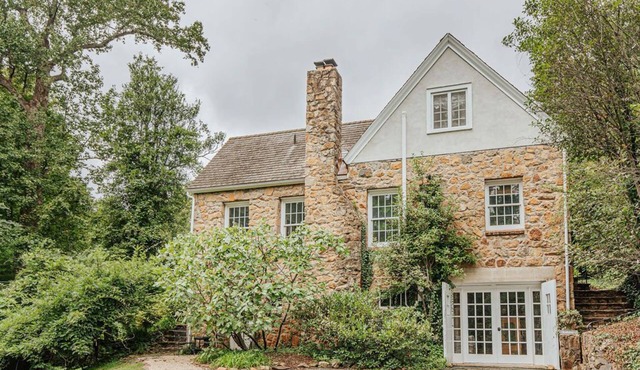 Whispering Cottage: Walk to Scott Stadium & JPJ