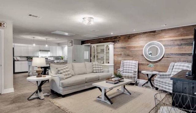 Whispering Oaks | Private Retreat Near Mercer St