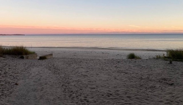 Whispering Willows Cottage - 5 Min Walk from Cedar Bay Beach!