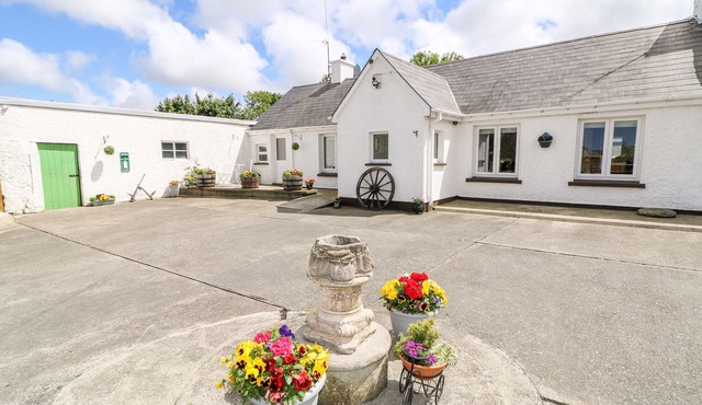 WHISPERING WILLOWS - THE BUNGALOW in Carndonagh, County Donegal