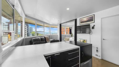 Whitaker Wish- Spacious, city based apartment with carpark