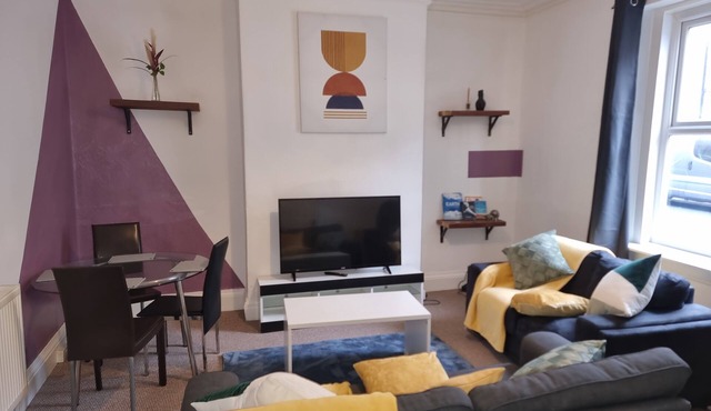 Whitby Elegance Free Parking, Near Metro and bus station