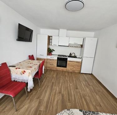 White Apartment Peștera Urșilor
