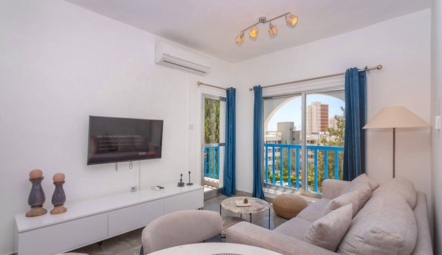 White Arches Sea View Apt No.2
