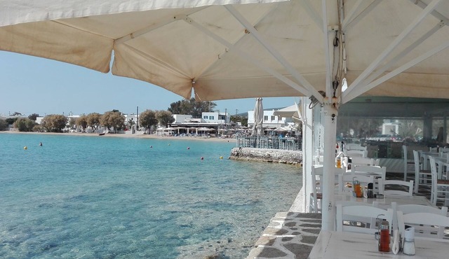 White Cycladic Desing House in the heart of Parikia sea vew