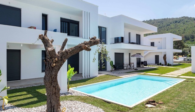 White Dream One-bedroom Apartment With Pool Access