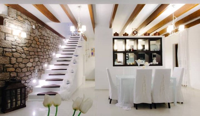 White Diamond Villa with pool and sea view!