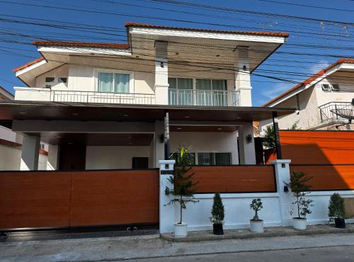 WHITE HOUSE Poolvilla Hatyai