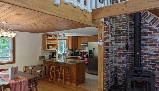 White Mountain Chalet; great for skiers, hikers & families!
