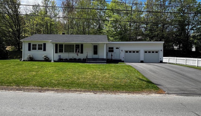 White Mountains! Home w/direct ATV access, nearby hiking/snowmobile trails.