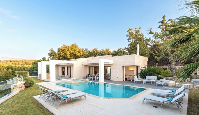 White Oak Tree Villa