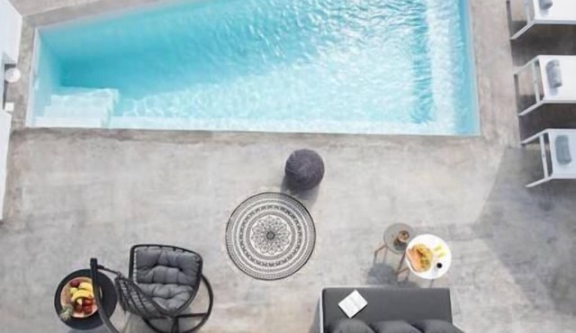 White Orchid Suites | 2 | Heated Shared Mini Pool