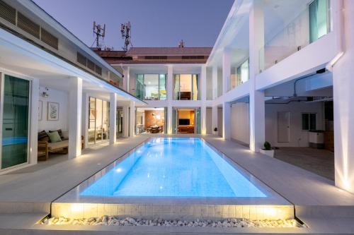 White Pool Villa Chiangmai