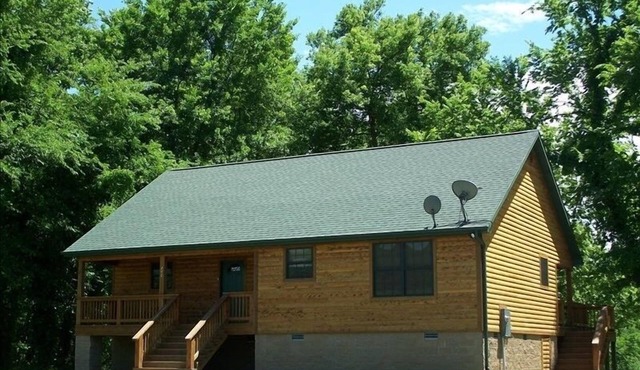 White River Get Away Cabin Norfork - River frontage - Open all Year