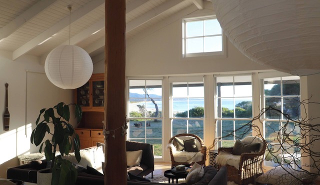 White Shell Cottage | Wood fire & beachfront