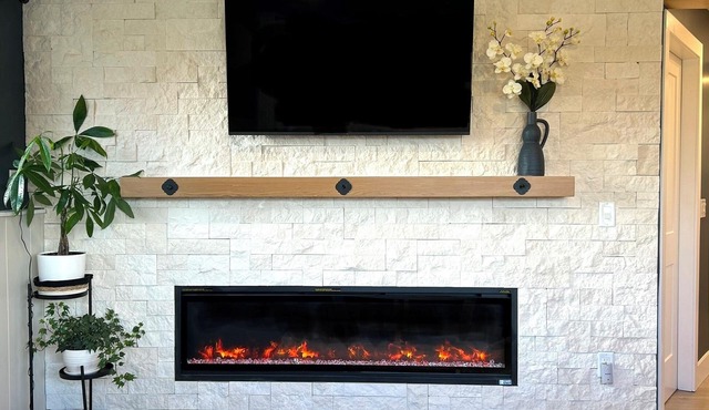 White Stone Suite, 2BRM, Cozy Fireplace, Open Concept, Pet-Friendly