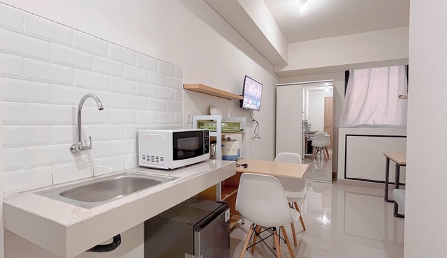 White Style Studio (No Kitchen) Apartment Bandaraya - Tallasa City Makassar