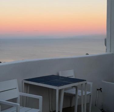 White Swallow Suite Santorini