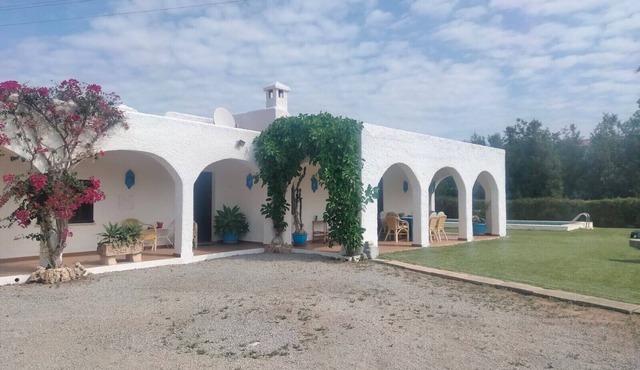 White washed villa with pool nr the beach at Pto Pollença