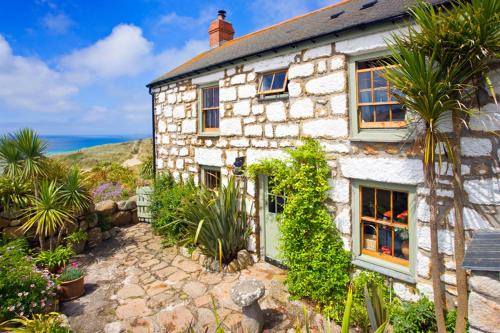 Whitebreakers Beach Cottage Sea-views Garden