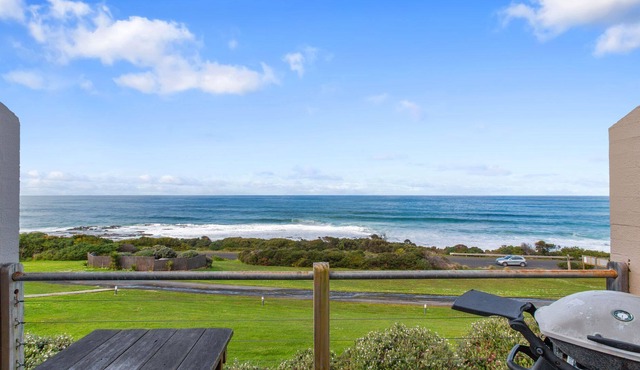 Whitecrest 10 - Front row views of the Southern Ocean - Great Ocean Road Apollo Bay