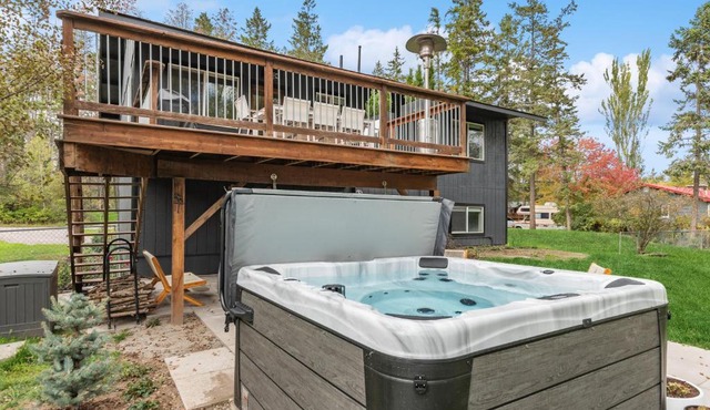 Whitefish Mountain Retreat - Sleeps 14 Near Glacier - Hot Tub & Game Room