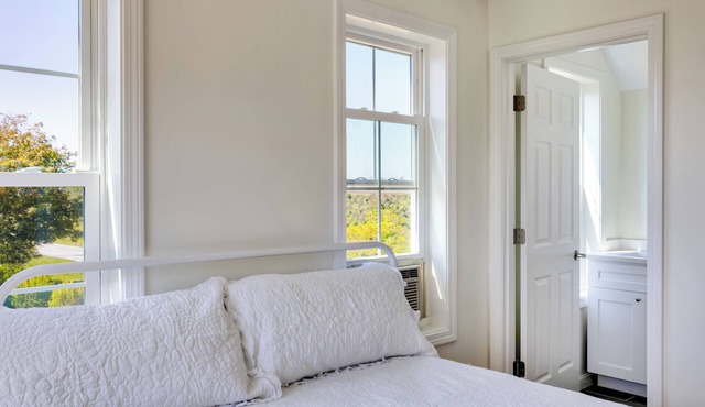 Whitestone Cottage: Pet-Friendly Nightly House Rental on Block Island