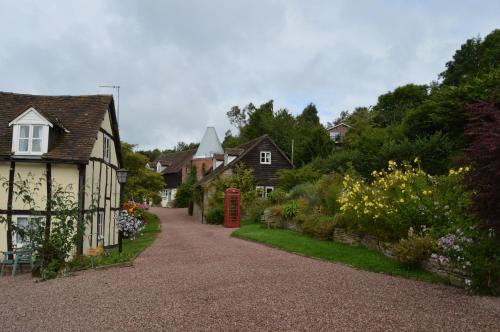 Whitewells Farm Cottages - 7 exceptionally well appointed pet friendly barn conversions set in 10 acres of gardens, fields and woodland suitable from 2 to 24 people with breathtaking views towards the Malvern Hills, Herefordshire and Worcestershire