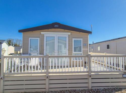 Whitstable Beaumont - Sleeps 6, 588 ft