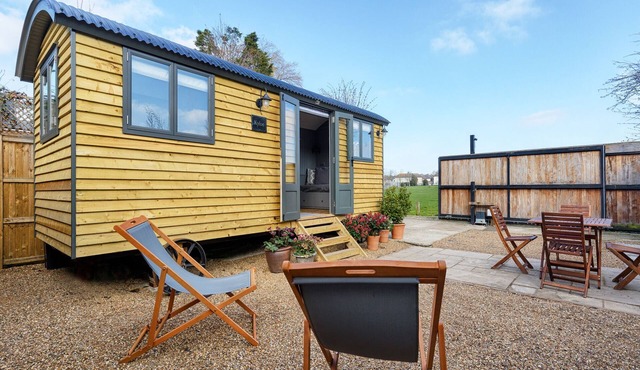 Whitstable Shepherds Hut minutes from the Harbour - Pass the Keys