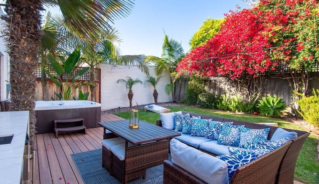 ♦ WHOA!, NEW SEAVIEW OASIS HAS IT ALL - VIEWS ♦ SPA ♦ GAMEROOM ♦
