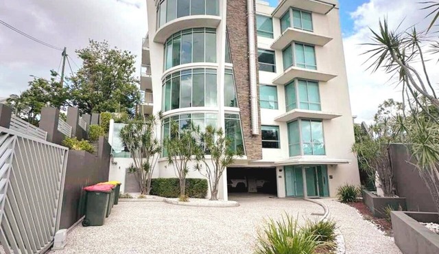 Whole Floor Luxury APT L3 POOL*FIREWORKS*SPACIOUS* Million dollar city view!