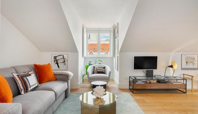 WHome Top-Floor Studio in Prime Location