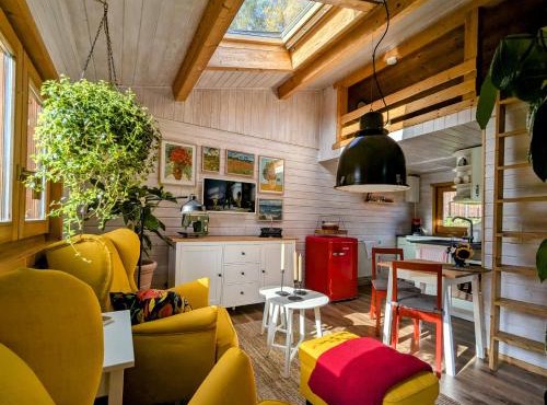 Wichtelhaisl Rittersgrün im Erzgebirge - Entspannen im fröhlichen Tiny House - umzäunter Naturgarten-Hunde willkommen-Terrasse-Elektroauto laden