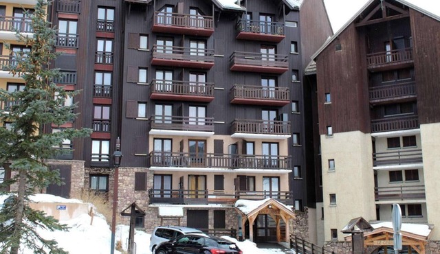 Wifi, 100m from ski slopes, 5th floor, view ski slopes, swimming pool, balcony, fireplace or stove