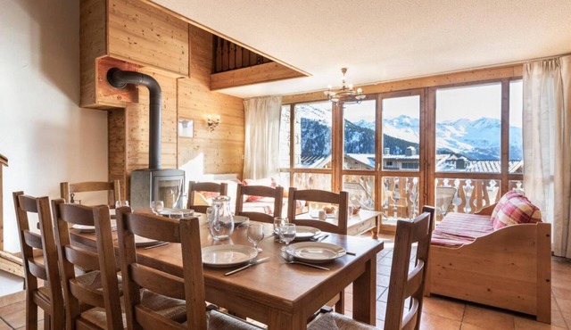 Wifi, 150m from shops, swimming pool, sauna, hammam, balcony, fireplace or stove, tv, ski locker