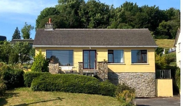 Wild Atlantic Way! Large Home Near Town Centre King Beds Projector