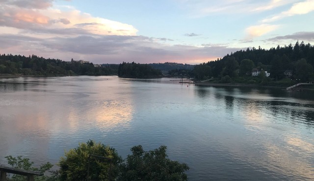 Willamette riverfront with stunning view near downtown Milwaukie and Sellwood