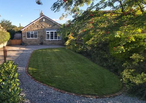 Willow Cottage 4 bed, cosy stopover, dogs welcome