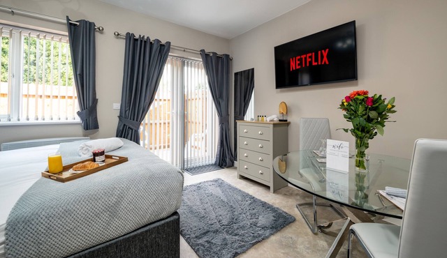 ★ Willow Lodge - Deluxe Apartment near NEC, Solihull,Resorts World,JLR & Airport