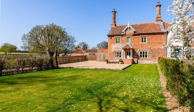 Willow Tree House - Three Bedroom Villa, Sleeps 6