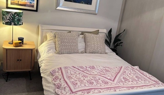Wimbledon Gem: Charming House with a Garden