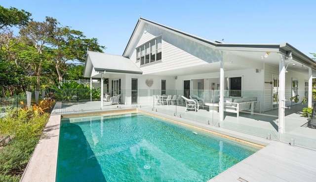 Winders Beach House - Stunning Beachfront Home