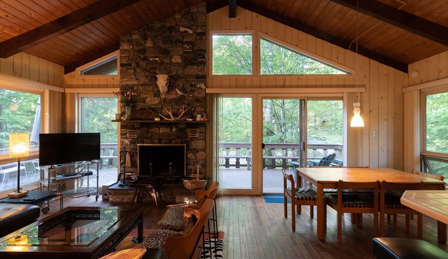Windham Immaculate Ski Chalet with Awesome Fire Pit. Available 25/26 Ski Season!