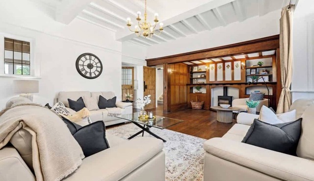 Windsor Manor: Luxury 5-bed Retreat in Solihull