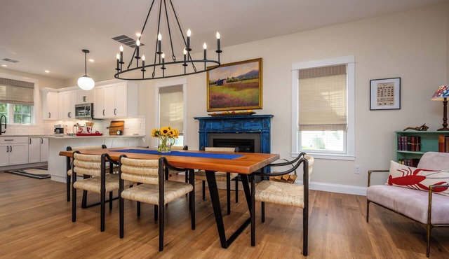 Windswept cottage, heated pools, 15 Mins to beaches, Hiking Trails, & game room